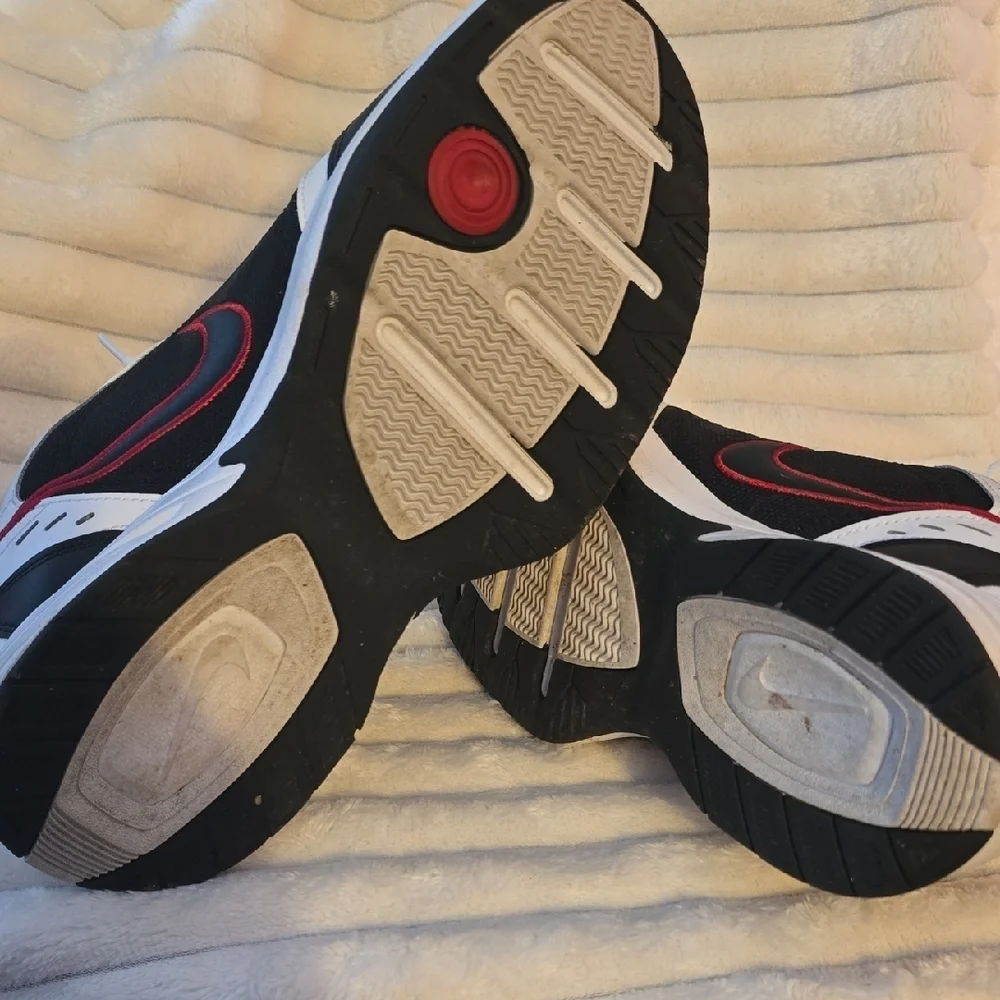 Nike Men's Black and White Sneakers with Red Details